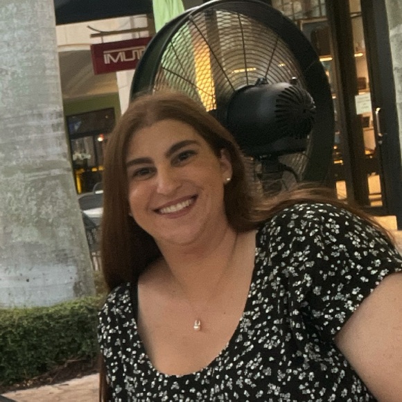 Meet your Posher, Erica - Picture 1 of 1